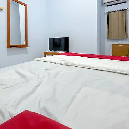 Reddoorz Syariah At Home Ampana Guest House Ampana Kota エクステリア 写真