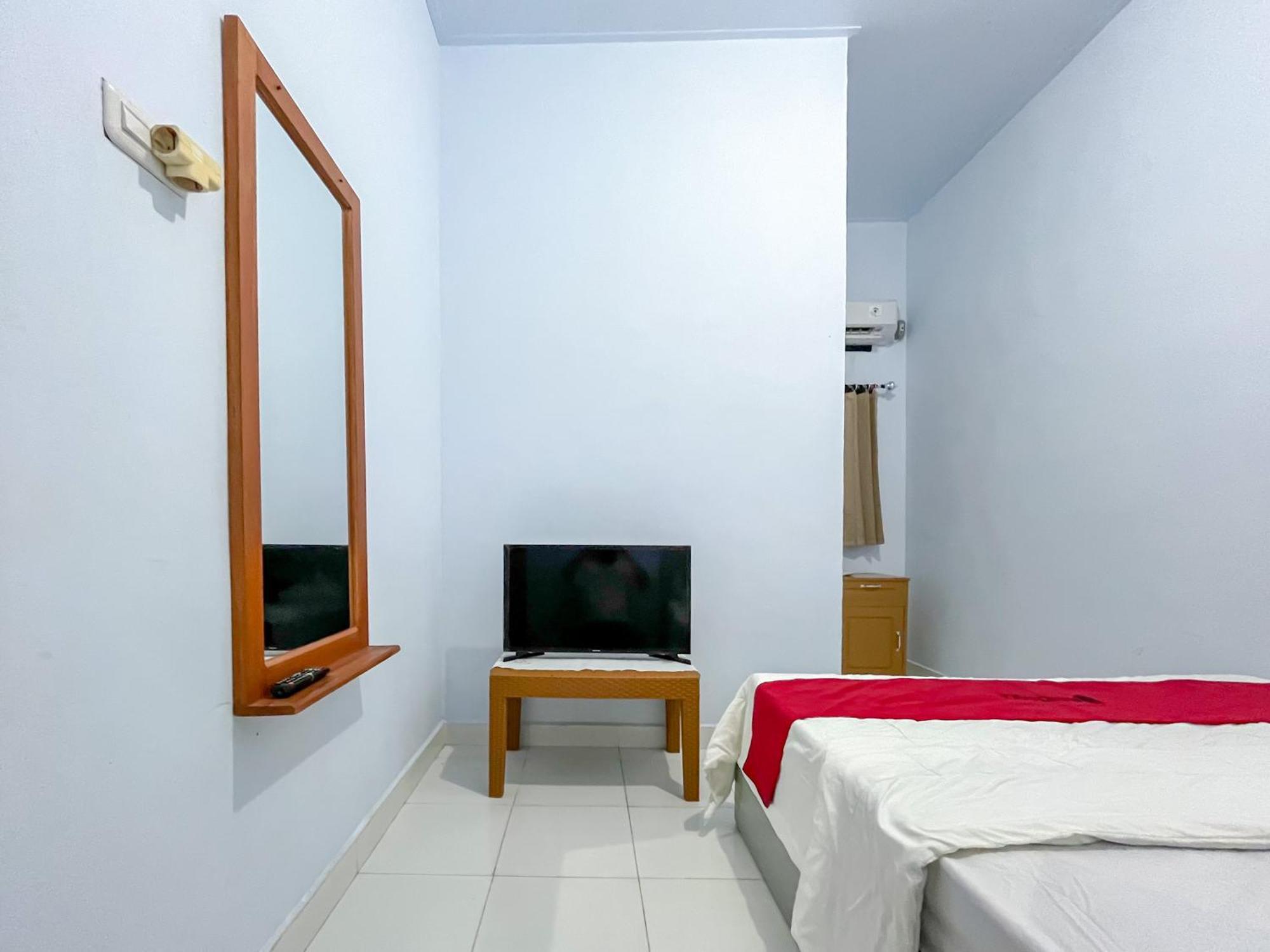 Reddoorz Syariah At Home Ampana Guest House Ampana Kota エクステリア 写真