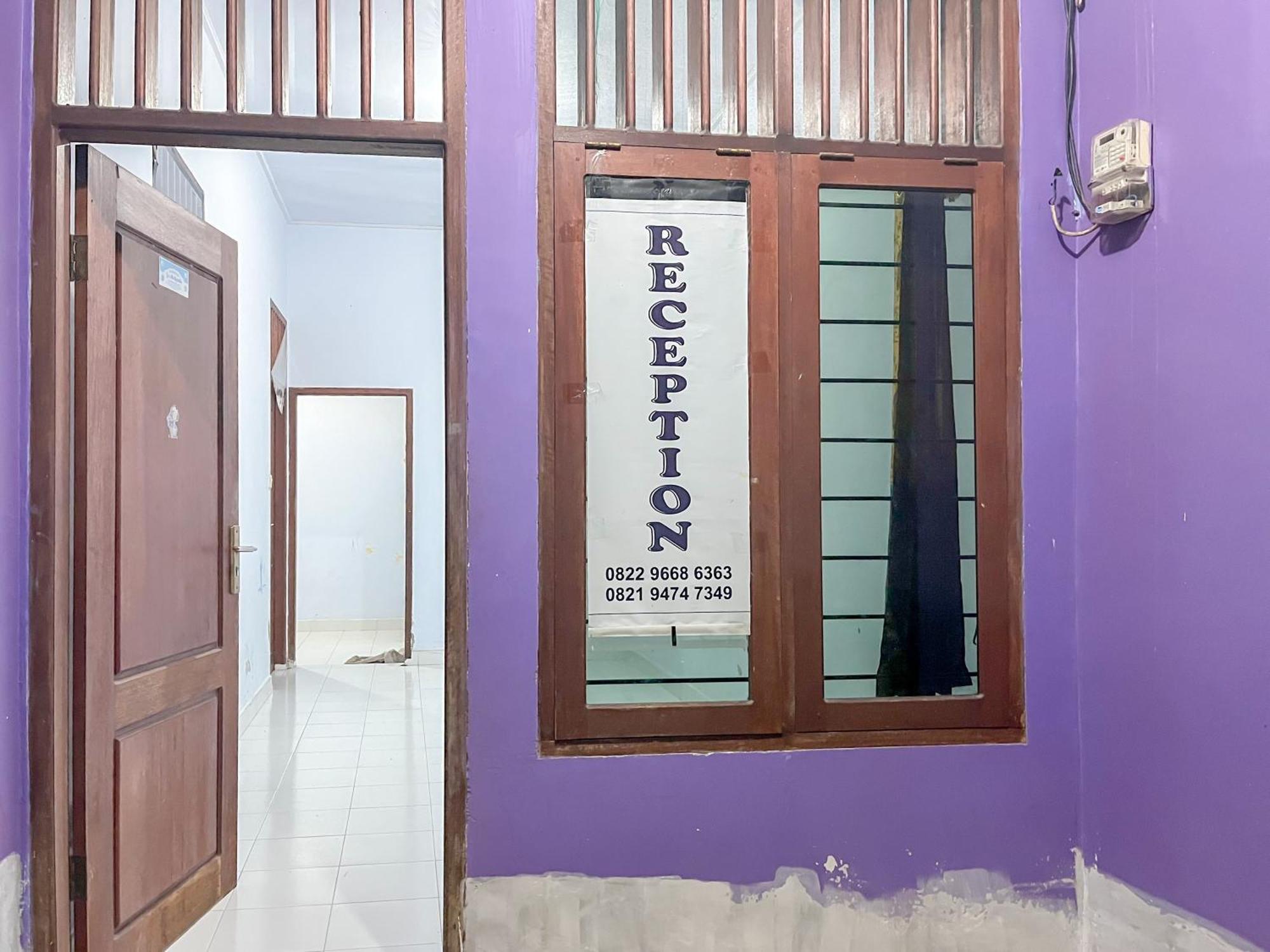 Reddoorz Syariah At Home Ampana Guest House Ampana Kota エクステリア 写真